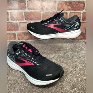 Brooks Ghost 14 Women’s running Shoes size 10 (Wide)